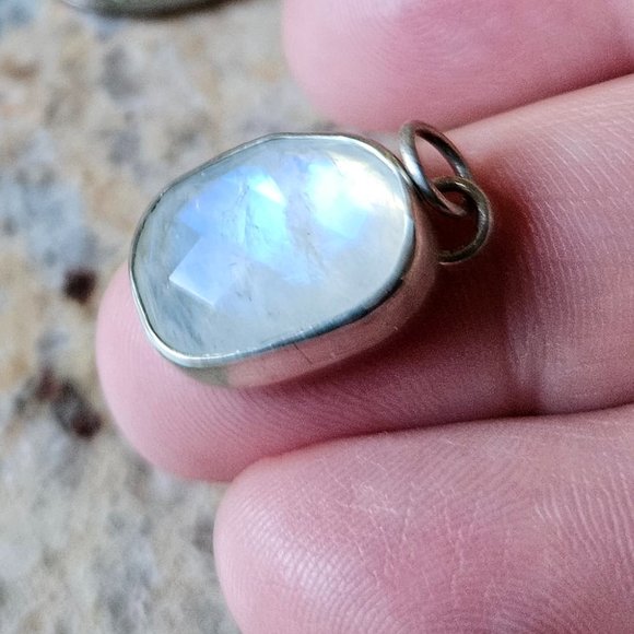 smaller Flashy Moonstone Pendant - Picture 4 of 4